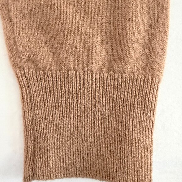 Quince Cashmere V-Neck, Sweater, NEVER WORN. Sz M, Honey colored - Picture 7 of 9